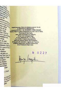Contracubierta de ENTRE LA DISTANCIA I LA NIT (Begonya Mezquita) La Forest d Arana 1991. Ejemplar firmado y numerado