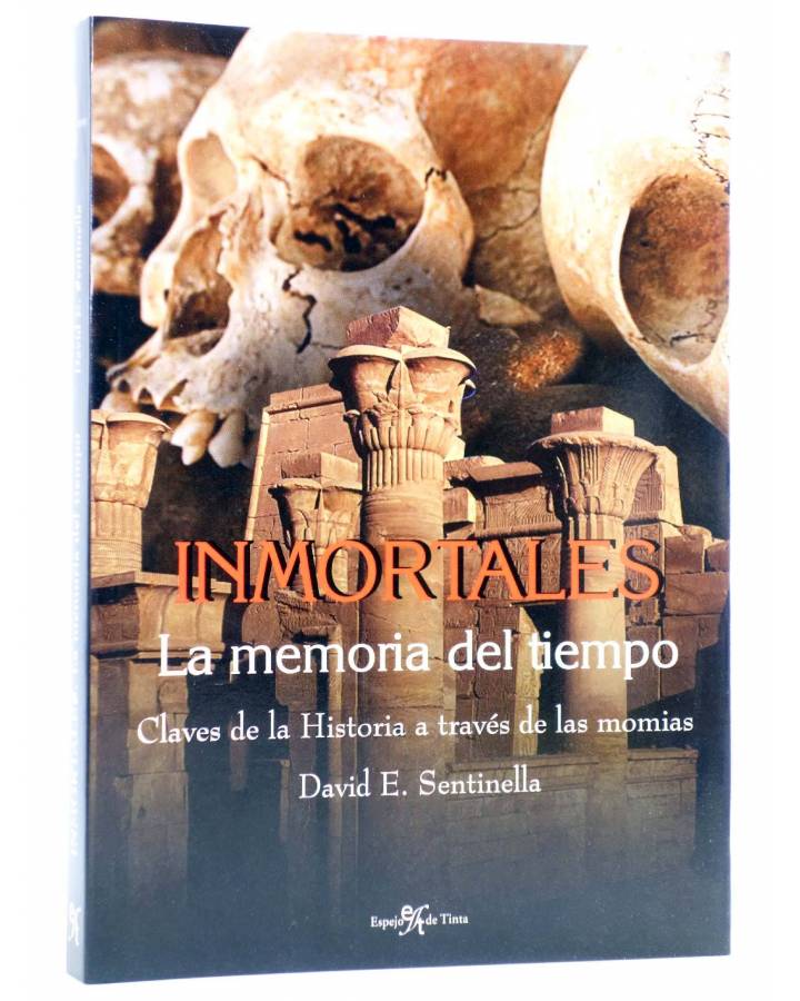 Cubierta de INMORTALES. LA MEMORIA DEL TIEMPO. CLAVES DE LA HISTORIA A TRAVÉS DE LAS MOMIAS (David E. Sentinella) 2005