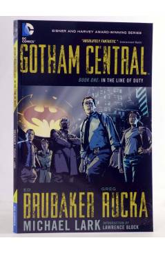 Cubierta de DC GOTHAM CENTRAL TPB 1. IN THE LINE OF DUTY (Rucka / Brubaker / Lark) DC 2011. EN INGLÉS
